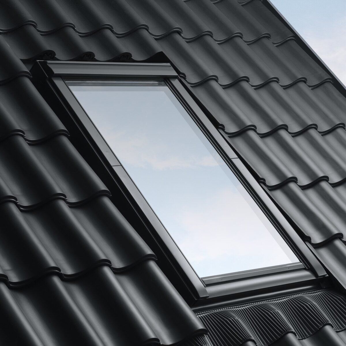 1920_newgenerationofveluxroofwindow